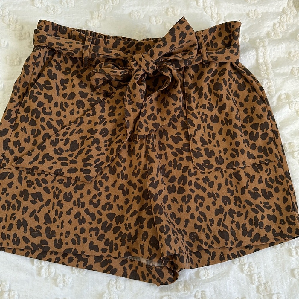 A New Day leopard bow waist shorts size small